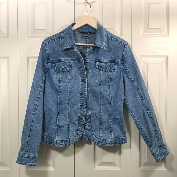 💙 Cute Jean Jacket!👌🏼 - Picture 2 of 4